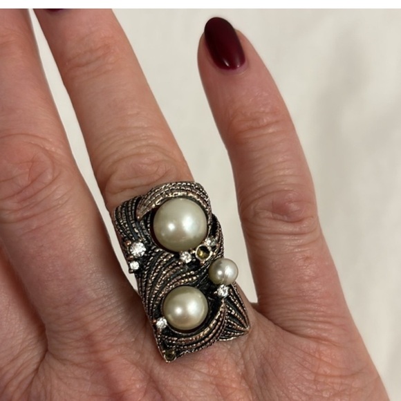 Jewelry - Faux Pearl Rhinestone Ring silver tone swirl design cocktail ring adjustable
